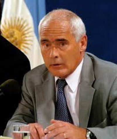 El ministro de Turismo argentino relativiz&oacute; el control sobre pasajeros de vuelos internacionales
