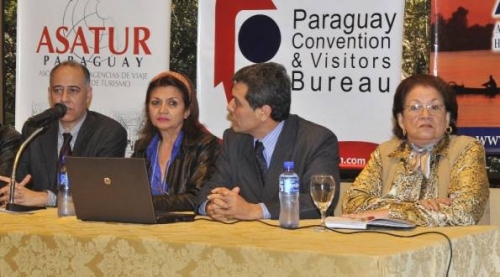 Gustavo Riego, titular del PC&amp;VB; Mar&iacute;a Ang&eacute;lica de Hollanda, presidenta de Asatur; C&eacute;sar Campuzano, presidente de AIHPY; Petrona Campuzano, titular de AAVIP.