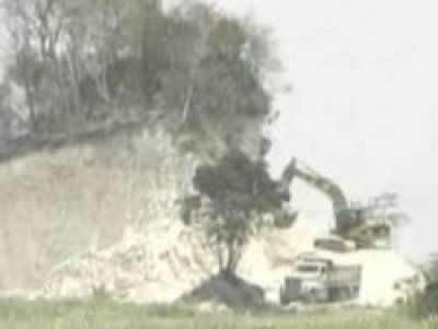 Topadora destruye pir&aacute;mide Maya de m&aacute;s de 2.300 a&ntilde;os