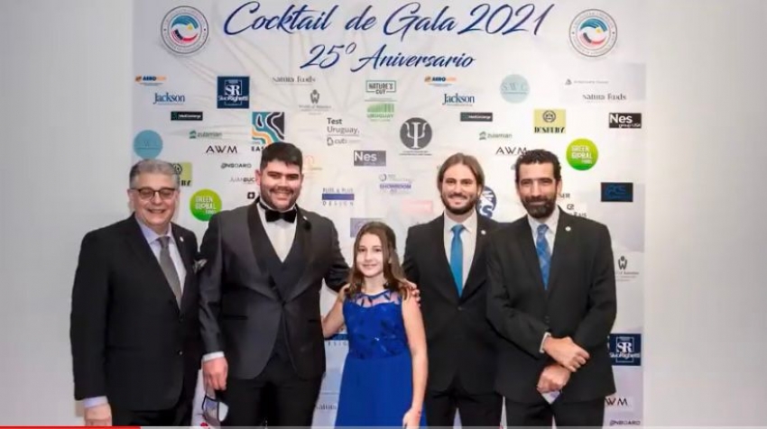 La UACOC, C&aacute;mara de Comercio Uruguayo Americana celebr&oacute; en Miami la Independencia con la actuaci&oacute;n de Diego Coronel