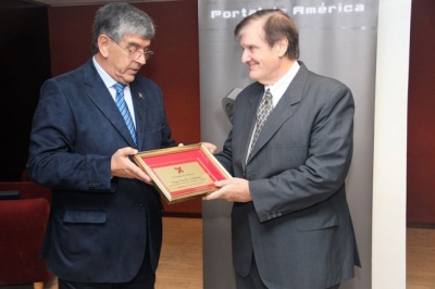 Plaqueta en reconocimiento al apoyo y a la amistad