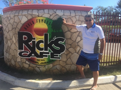 Negril es Jamaica y los gu&iacute;as no pierden las ma&ntilde;as