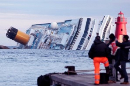Suspenden tareas de rescate por movimiento del crucero