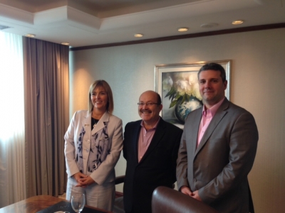 Lourdes Alan&iacute;s Vanelli; Eduardo Chaillo y el Gerente de Grupo Ellis Gast&oacute;n Ciganda