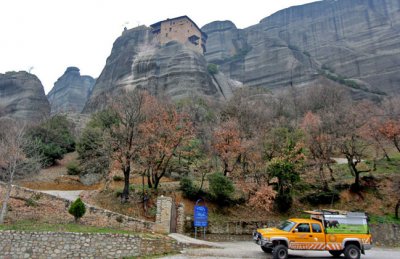 Los monasterios que cuelgan de las nubes