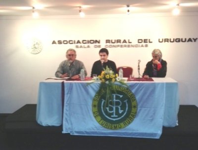 Ricardo Perlini, Presidente SUTUR; Adri&aacute;n Stagi y Alicia Morales, Vicepresidenta SUTUR