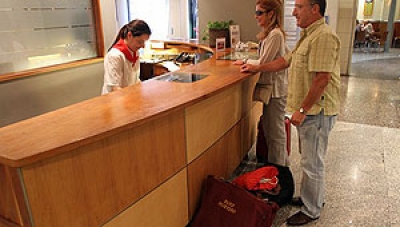 En Espa&ntilde;a radiograf&iacute;a del destino: vienen m&aacute;s turistas, pero no al hotel