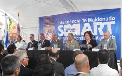 Jefe de Polic&iacute;a de Maldonado, Erode Ruiz; Sub secretario de Interior, Jorge V&aacute;zquez; Intendente de Maldonado, Enrique Ant&iacute;a; Presidente de la Rep&uacute;blica, Tabar&eacute; V&aacute;zquez; Ministro de Defensa, Jorge Men&eacute;ndez; embajadora de Israel, Nina Bem-Ami; Vicepresidente de Elbit System, Ben Meir.