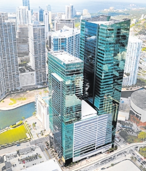 Una torre tecno en el Downtown