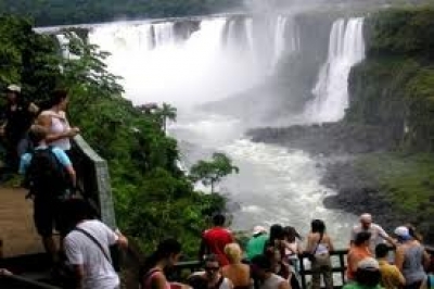 Cataratas espera el visitante 1 mill&oacute;n
