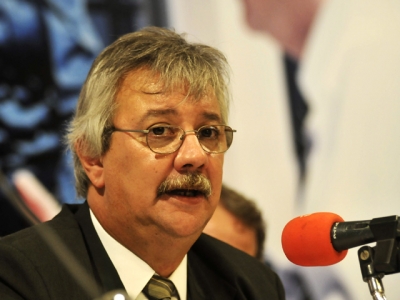 Ministro de Transporte y Obras P&uacute;blicas, Enrique Pintado. De la misma forma que en el per&iacute;odo anterior le pasaba a su antecesor, V&iacute;ctor Rossi, cada tanto, debe acudir al Parlamento por Pluna.