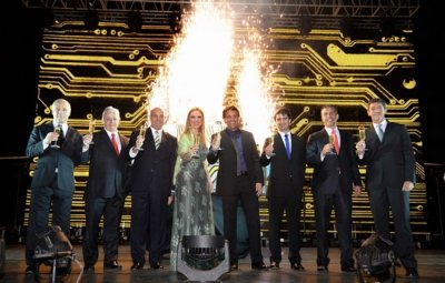 De izq. a der. Carlos Mangold - director de Desarrollo de Juego; Joaqu&iacute;n Ram&iacute;rez - director de Recursos Humanos; Roberto Gim&eacute;nez - director de Ventas; Silvina Luna - directora de Marketing; Juan Eduardo Garc&iacute;a - gerente general; Esteban Rigo-Righi - director de Finanzas; Diego Bern&aacute; - director de Operaciones de Casino; &Aacute;lvaro Elola - director de Alimentos y Bebidas