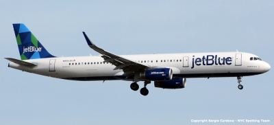 Por un pastel expulsan a familia de un vuelo de JetBlue