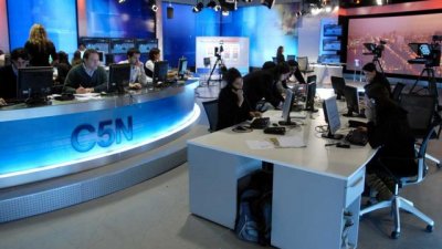 Esc&aacute;ndalo entre pasajeros y periodistas a bordo de un barco de Buquebus