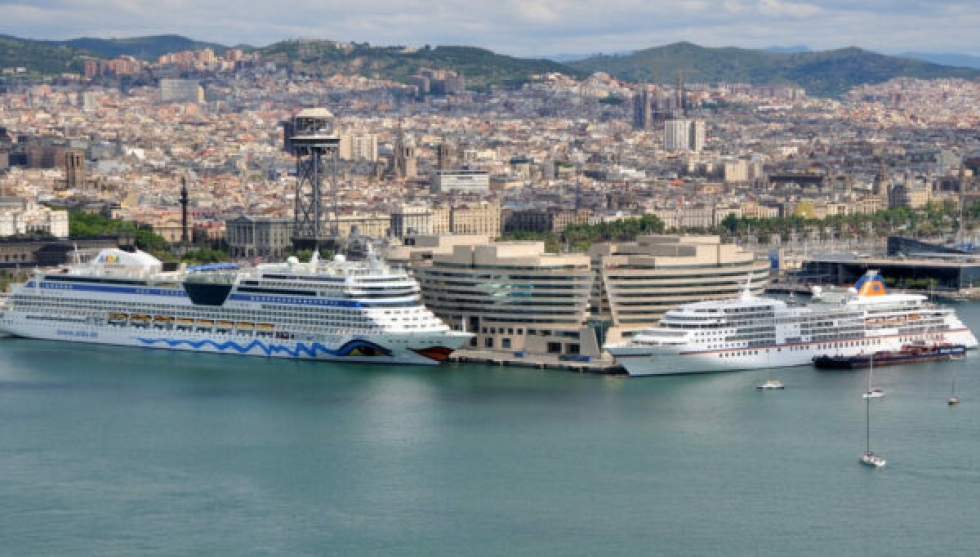 Colau (Barcelona, Espa&ntilde;a) se ensa&ntilde;a con los cruceros