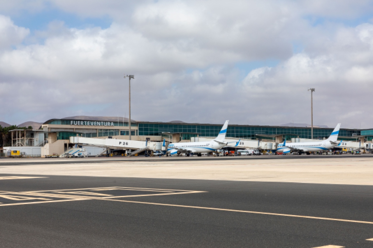 Cuatro aeropuertos de Canarias, al l&iacute;mite por falta de controladores
