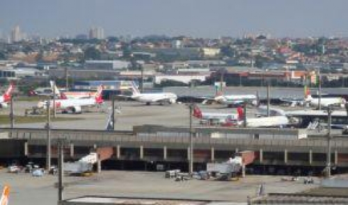 A s&oacute;lo 30 meses del Mundial, los aeropuertos de Brasil est&aacute;n colapsados 