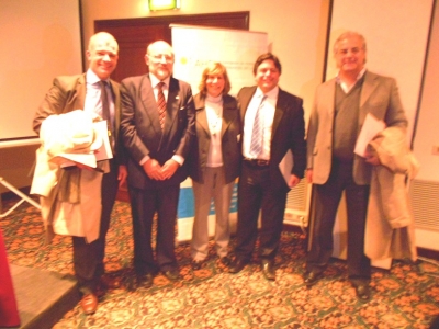 Mesa Redonda sobre turismo y tarjetas de cr&eacute;dito 