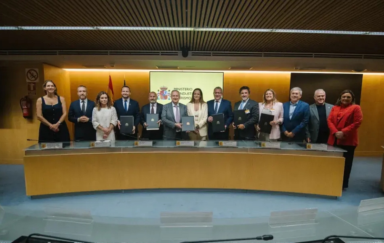 Espa&ntilde;a y el Reino Unido se unen para digitalizar la gesti&oacute;n de destinos y controlar los flujos tur&iacute;sticos