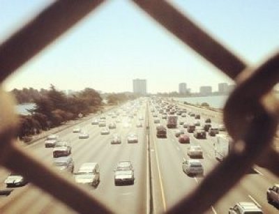 Seis aplicaciones de m&oacute;vil para evitar los atascos en carretera