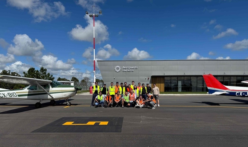 Escuela del Aire realizó gira aérea de los nuevos aeropuertos del interior