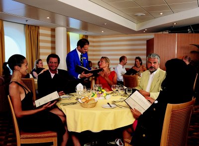 El sector gastronómico en el este podrá volver a los dos turnos de cena.