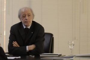 L&oacute;pez Mena dice que no recibi&oacute; presiones de gobierno ni oposici&oacute;n