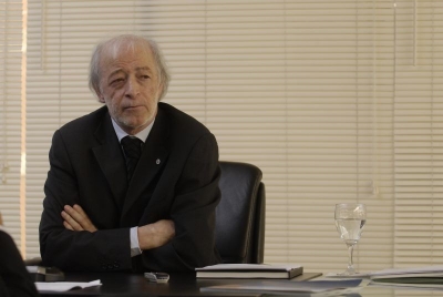 L&oacute;pez Mena dice que no recibi&oacute; presiones de gobierno ni oposici&oacute;n