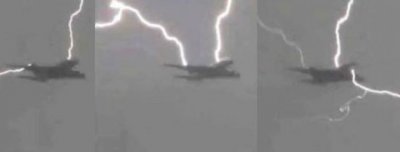 El video: tres rayos impactan avi&oacute;n en pleno vuelo