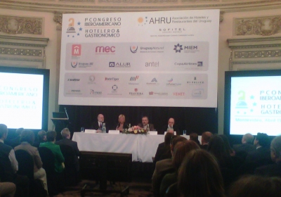 Contador Juan Mart&iacute;nez; Ministra Liliam Kechichian; Francisco Rodr&iacute;guez y Arnaldo Nardone, la mesa del acto inaugural.