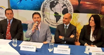 Las autoridades durante una rueda de prensa.