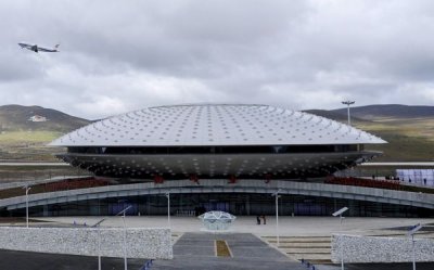 China abre el aeropuerto civil m&aacute;s alto del mundo en la meseta tibetana