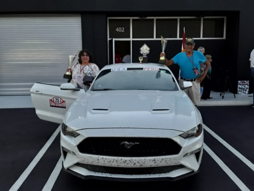 Tito Castagnola (Per&uacute;) y Ely Barry (USA) fueron los ganadores en la general y en la categoria Touring. Tito es un veterano corredor en Per&uacute; pero esta fue su primera vez en el FCM. Corrieron en un Ford Mustang 2019 rentado, a trav&eacute;s de la organizacion, al igual que los de todos los equipos de esta categoria con conductores extranjeros.