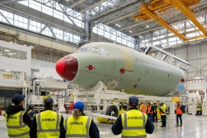 Airbus inaugura la nueva línea de montaje final de la familia de aviones A320 en Toulouse