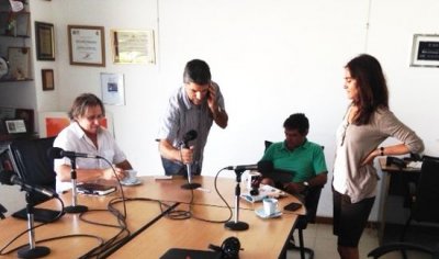 Alberto Prandi, ex Subsecretario de Turismo; Mart&iacute;n Laventure, Alcalde de Punta del Este; Florencia S&aacute;der, corresponsal del PDA en el balneario y Pablo Puente, el encargado de ponernos al aire, en la previa del programa.