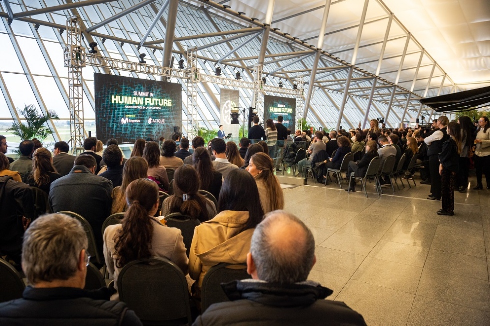 Se realizó el Summit IA Human Future: “Adentrándonos en la era artificial”