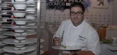 Dani Garc&iacute;a presenta su ostra Guillardeu con caldo de ceviche y ensalada, una de sus propuestas en Millesime. P. GAL&Aacute;N