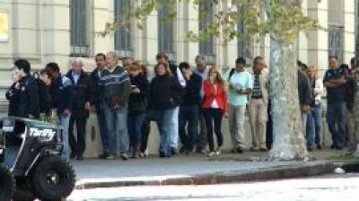 Turismo bancario &ndash;al menos de cajero- una postal diaria en Colonia