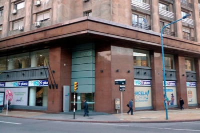 Pluna se revuelve en el f&eacute;retro