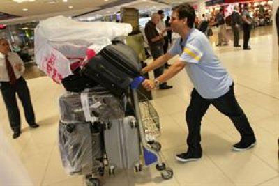   El actual precio del d&oacute;lar estimula los viajes de argentinos al exterior.