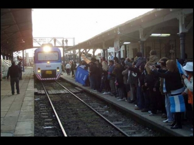Papel&oacute;n burocr&aacute;tico deja pasajeros en la v&iacute;a