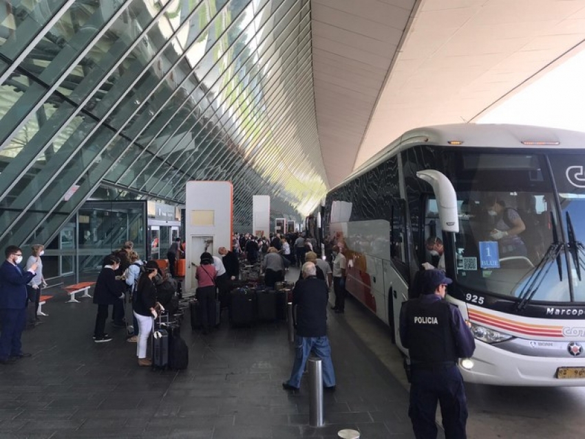 300 personas abandonan hoy Uruguay gracias al corredor sanitario del gobierno y a LATAM. Este viernes llega Iberia y retorna el s&aacute;bado a Espa&ntilde;a