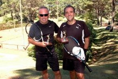 Ya no saben que inventar para disimular el paso de los a&ntilde;os: Monzeglio y Machado campeones de tenis en Punta del Este