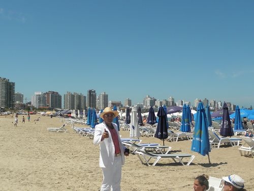 " A ver que te voy a hacer famoso" le dijimos y Alvaro Navia sonriente respondi&oacute;: "&iquest;Viste que me puse en pose?e