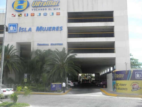 Todo comienza aqu&iacute;, en Puerto Ju&aacute;rez. Pagamos 50 pesos de estacionamiento  (US$ 4)