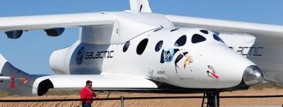 El primer viaje oficial de turismo espacial se pospone a 2015