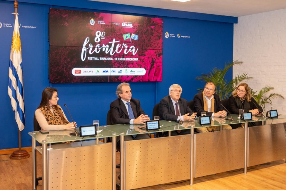 Laura Garagory, Remo Monzeglio, Tabar&eacute; Viera, Richard Sander, Jussara Dutra.