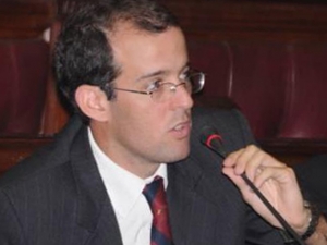 Juan Manuel Garino (PC): presi&oacute;n a L&oacute;pez Mena y a sus empresas que "operan con deuda del BROU" es "clara y evidente"