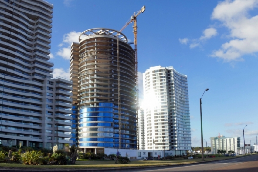 Punta del Este y el c&iacute;rculo vicioso de los ladrillos: Torre Trump despide a todos los trabajadores