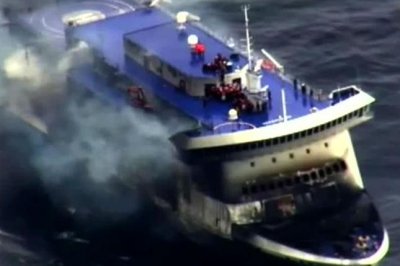 Al menos un muerto y 190 personas rescatadas del ferry incendiado entre Grecia e Italia